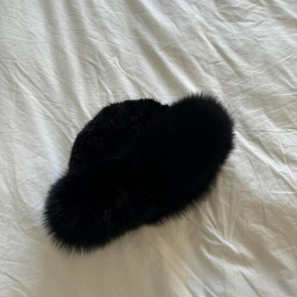 Black hand knitted real fox fur hat - Picture 2 of 4